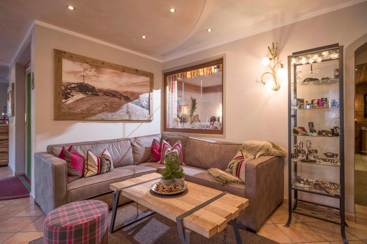 Hotel Landhaus Zillertal Fügen Εξωτερικό φωτογραφία