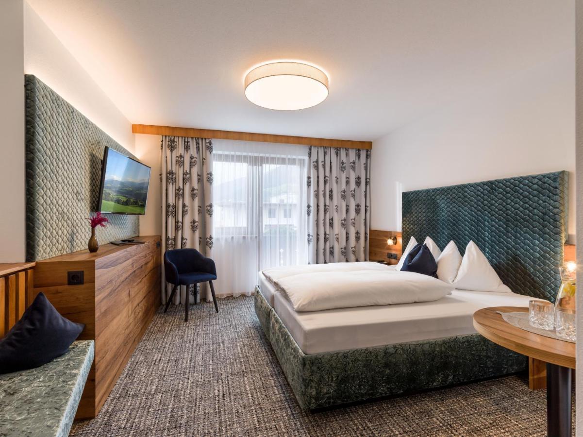 Hotel Landhaus Zillertal Fügen Εξωτερικό φωτογραφία