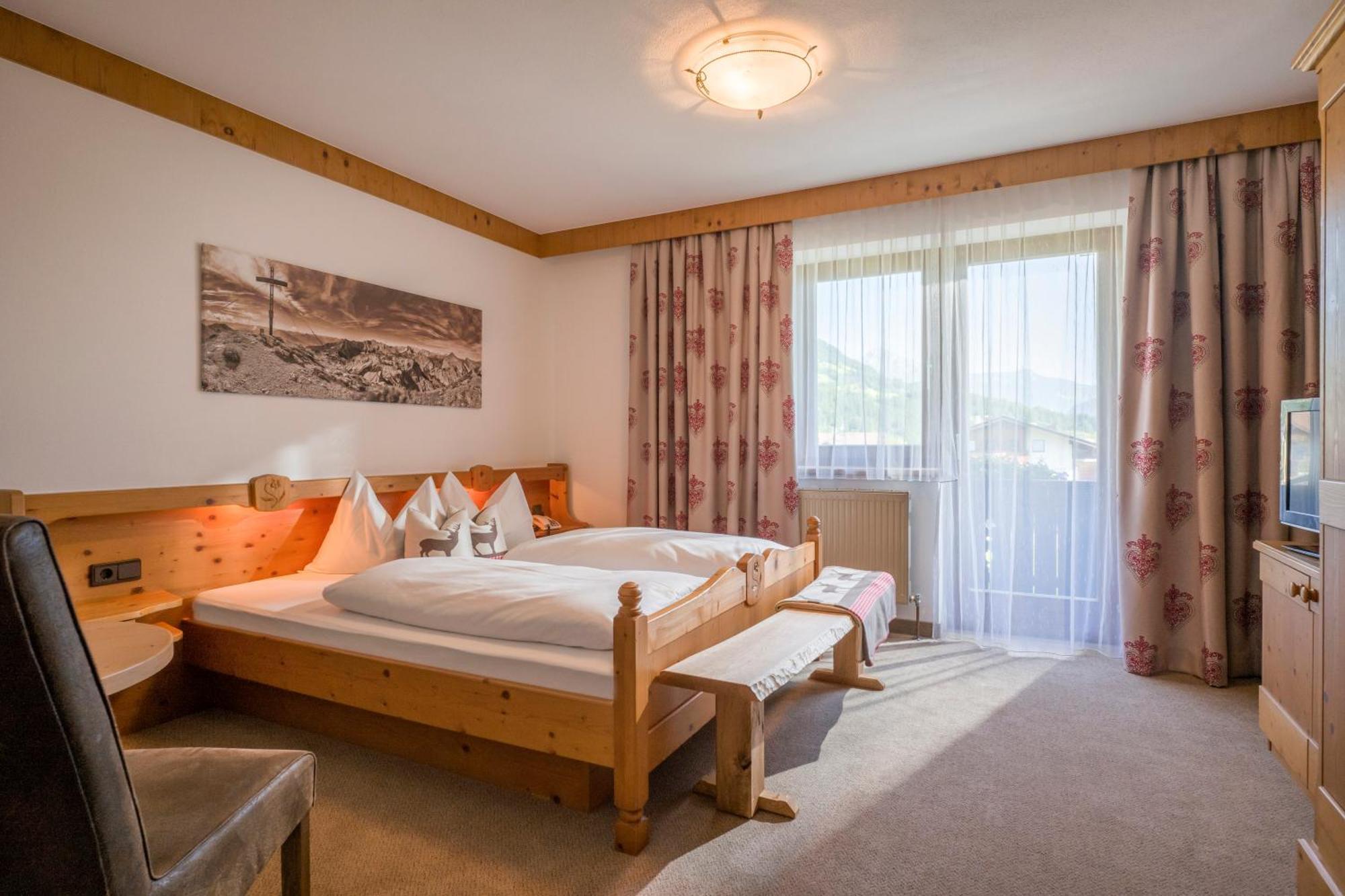 Hotel Landhaus Zillertal Fügen Εξωτερικό φωτογραφία