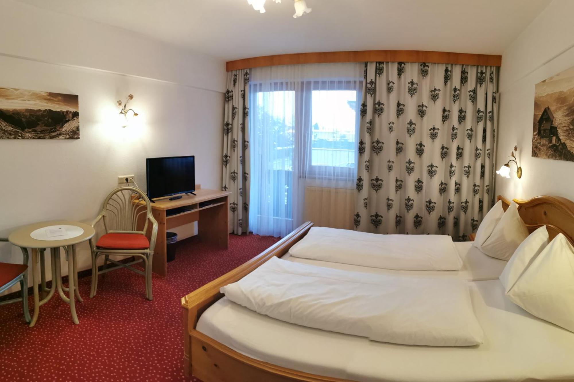 Hotel Landhaus Zillertal Fügen Εξωτερικό φωτογραφία