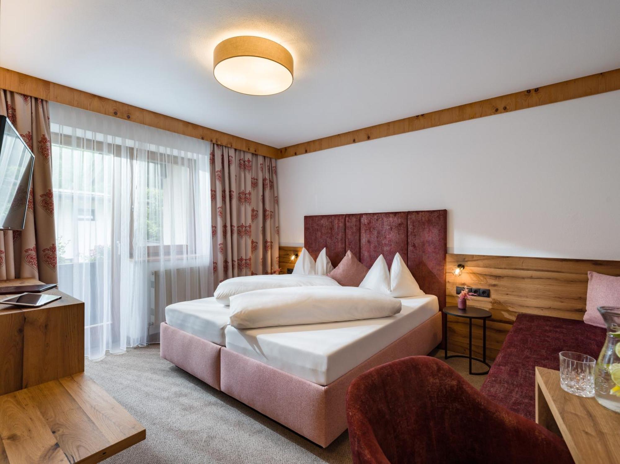 Hotel Landhaus Zillertal Fügen Εξωτερικό φωτογραφία